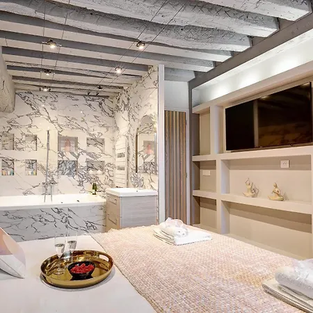Bluestay 193 - Superb In * Paris